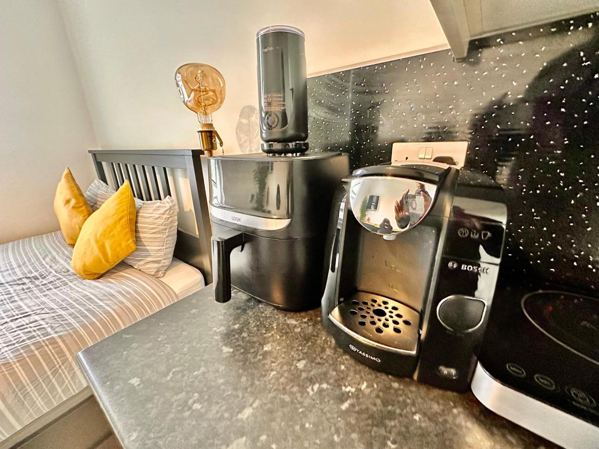 Lovely Self Contained Studio Now Available Londra Exterior foto